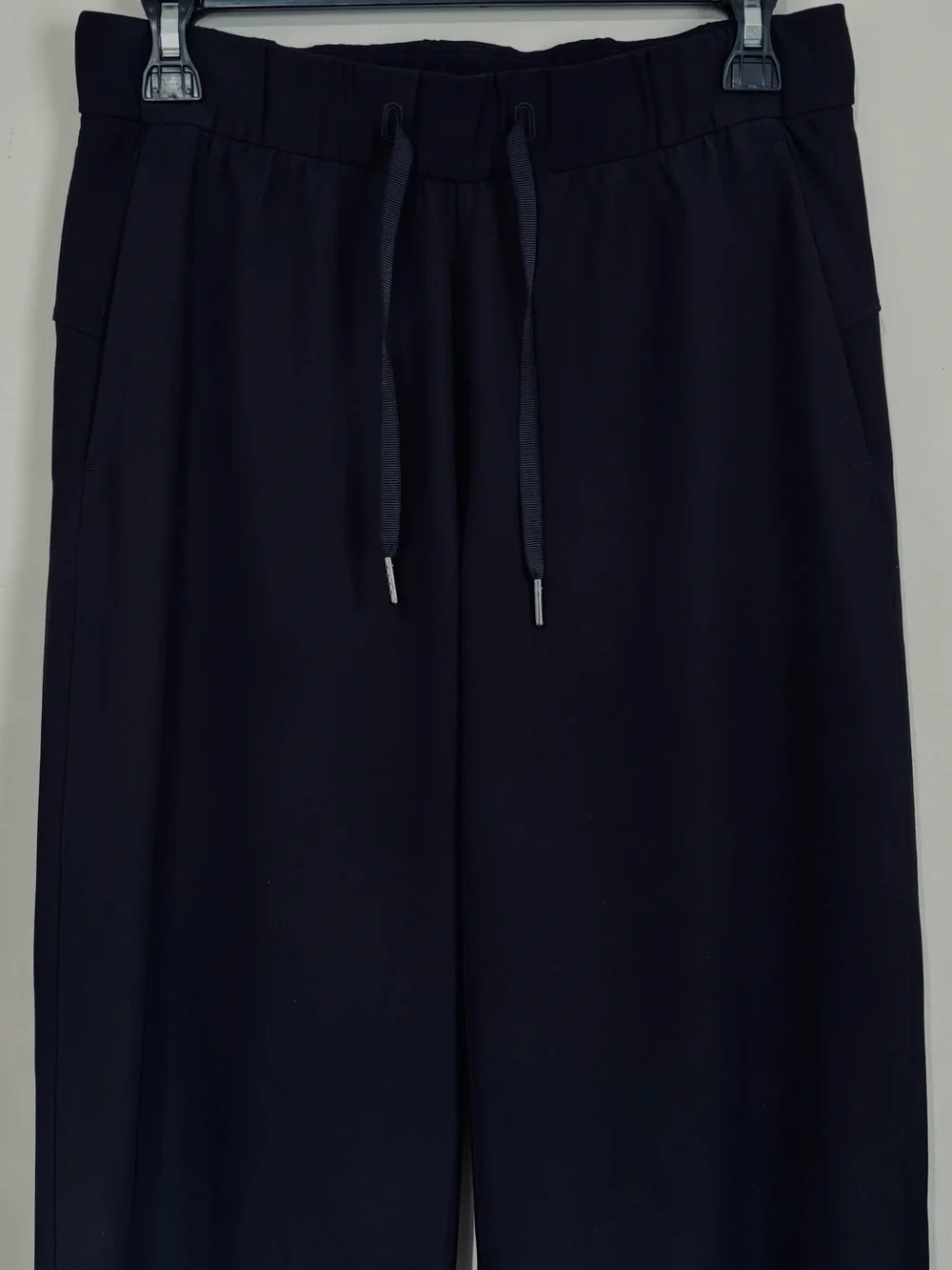 Lululemon on the fly 7/8 wide leg pull on cropped black slouchy activewear pants